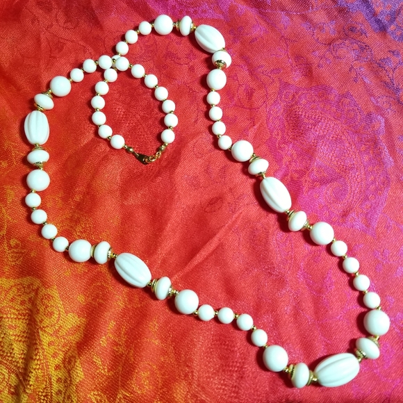 Vintage Jewelry - Long vintage necklace white beads gold tone molded ridged